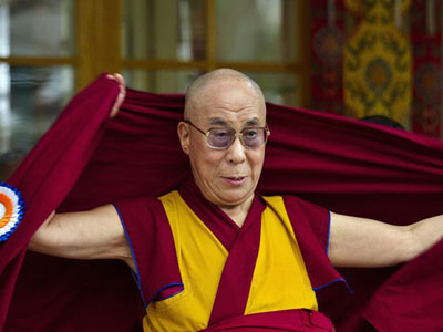 Tibetanos no exlio festejam aniversrio de 77 anos do Dalai Lama