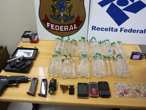 PR: Polcia Federal apreende drogas e armas na fronteira com o Paraguai