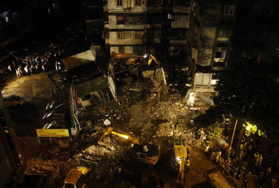 Queda de edifcio deixa ao menos 5 mortos e vrios soterrados na ndia
