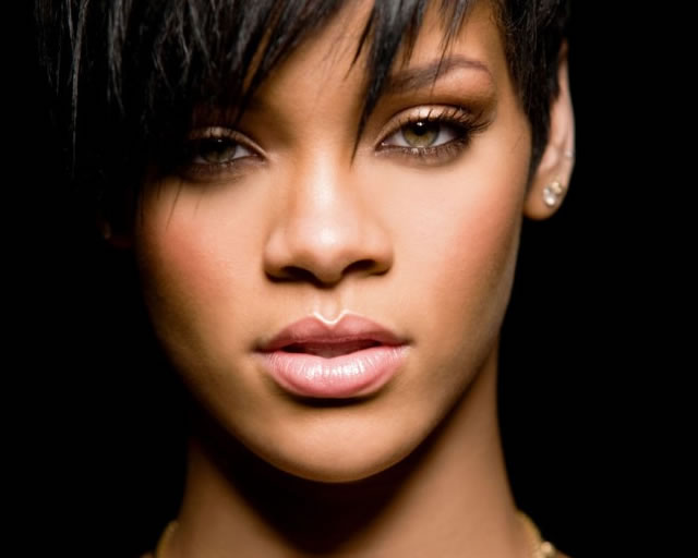 Rihanna: Cantora  eleita nova diretora criativa da Puma 
