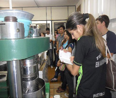Alunos da escola Jos Veiga fazem visita tcnica a Usina Paineiras S.A