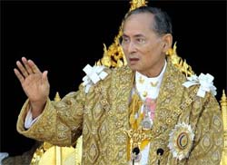 Rei da Tailndia completa 80 anos aps superar problemas 