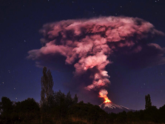 Aps erupo de vulco, Chile evacua rea com mais de 3.300 