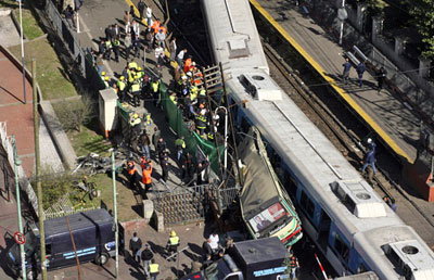 Nmero de mortos em choque entre trens e nibus sobe a 9 na Argentina