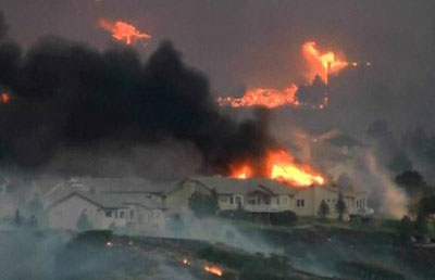 Incndio faz 32 mil deixarem regio no Colorado