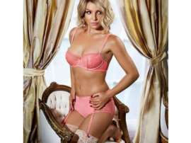 Uau! Britney Spears posa sexy para coleo de lingerie