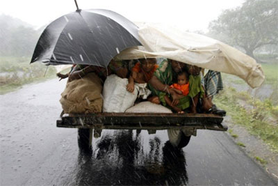 Chuvas levam  evacuao de pelo menos 700 mil indianos