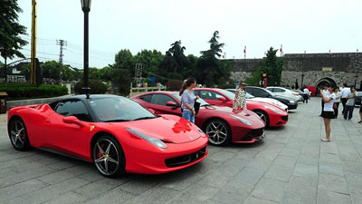 Ferraris de jovens milionrios chineses preocupam autoridades do pas