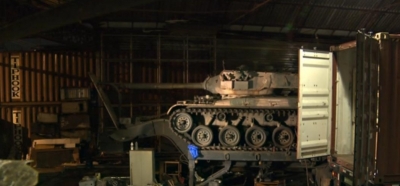 Tanques de guerra so encontrados em galpo