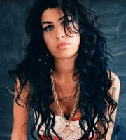 48: Winehouse pede garrafas de usque no camarim