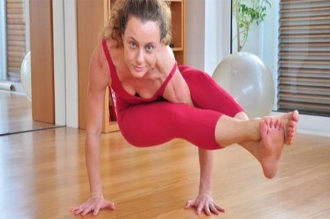Longe da TV, atriz que estourou nos anos 90 abre academia e d aulas de ioga