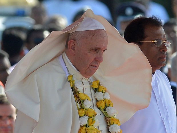 Em visita ao Sri Lanka, papa pede respeito aos direitos huma