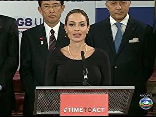 Com receio de cncer, Angelina Jolie faz cirurgia para retirar os seios