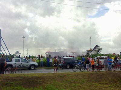 Avio cai no Recife e deixa 16 mortos
