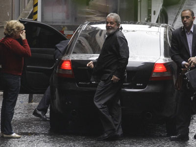 Lula chega a hospital para primeira sesso de quimioterapia