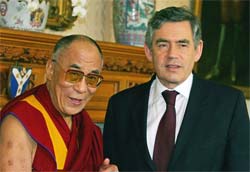 Primeiro-ministro britnico se rene com Dalai Lama