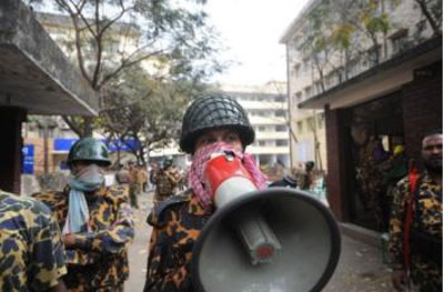Paramilitares amotinados em Bangladesh aceitam entregar as armas