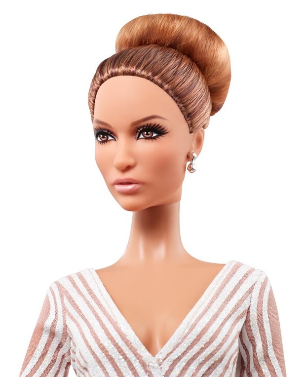 Jennifer Lopez ganha verso da Barbie