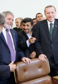 Ocidente v acordo nuclear Ir-Brasil-Turquia com desconfiana