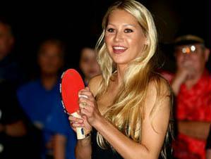 A tenista russa Anna Kournikova arranjou briga em balada