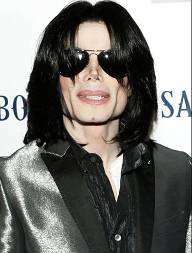 Michael Jackson morre aos 50 anos  Ele foi declarado morto s 18h26, horrio de Braslia.
 Michael 