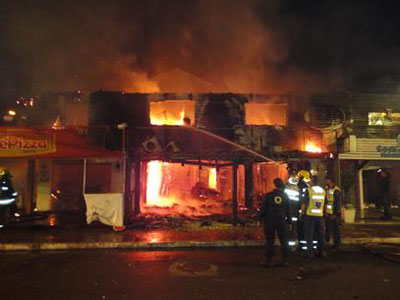 Incndio atinge quatro estabelecimentos comerciais em Florianpolis  