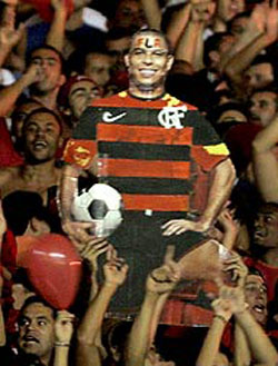 Flamengo far proposta oficial a Ronaldo