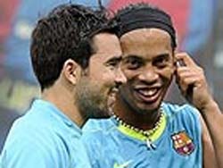 Ronaldinho e Deco voltam aos treinos
