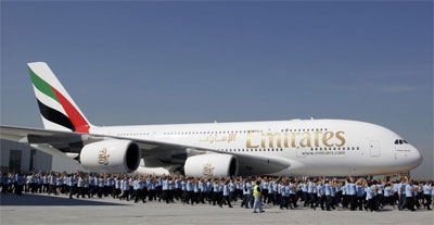 Emirates recebe seu primeiro A380 e faz pedido de US$13 bi