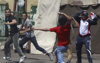 Aliados e opositores do presidente entram em confronto no Egito