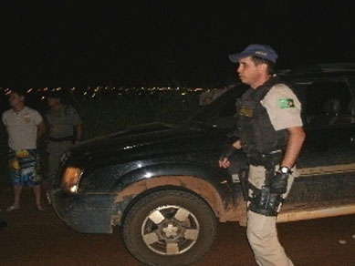 Suspeitos de roubo so detidos aps furar trs bloqueios policiais, em GO