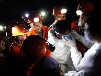 Mineiros presos h uma semana em mina na China so resgatado