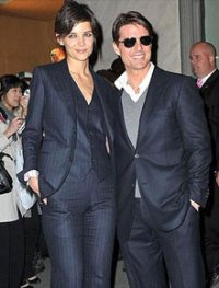 Dueto: Katie Holmes e Tom Cruise com roupas combinando