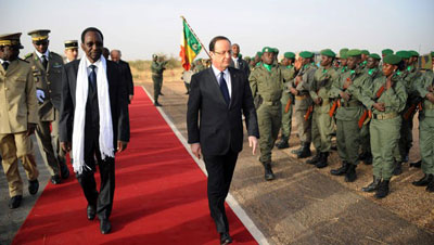 Franois Hollande visita o Mali em apoio s tropas francesas