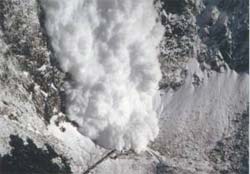 Avalanche mata 3 esquiadores em resort na Espanha.