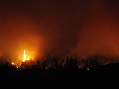 Incndio atinge Tenerife e obriga evacuao de moradores
