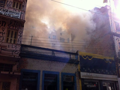 Incndio atinge estofaria no Centro de Porto Alegre