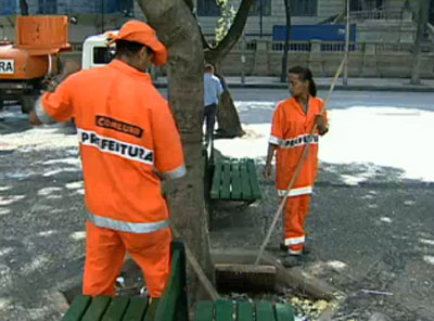 Centro do Rio passa por limpeza com 160 mil litros de desinfetante