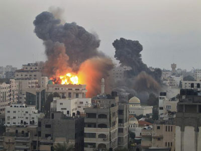 Israel continua bombardeios em Gaza e mortos chegam a 90  