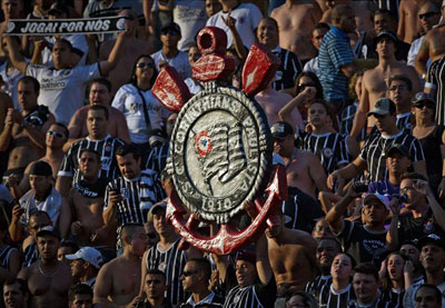 Por sinalizadores, Corinthians  punido com perda de dois mandos na Copa do Brasil