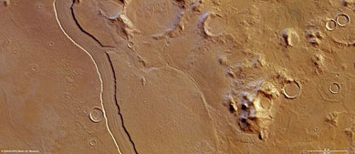 Imagens mostram que Marte pode ter tido rio de gua corrente