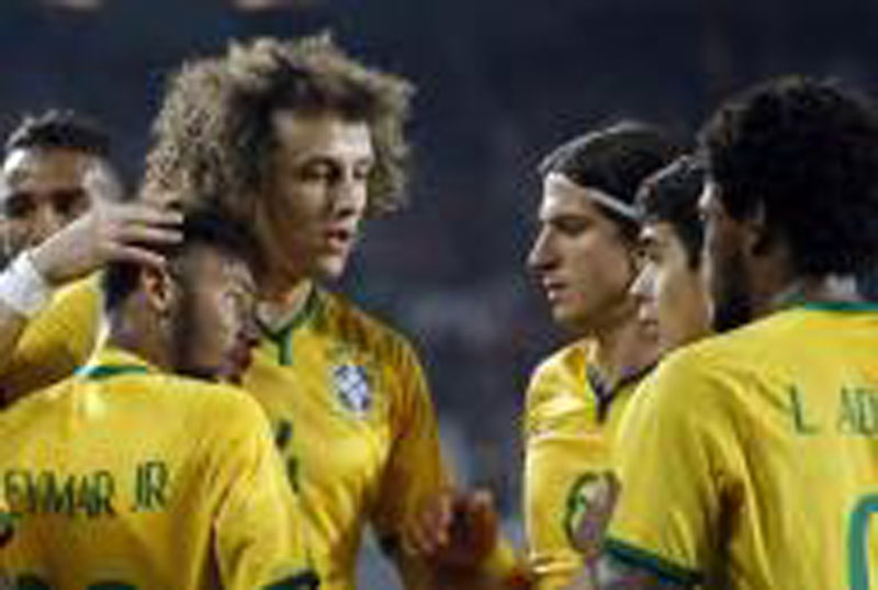David Luiz comemora invencibilidade da defesa do Brasil