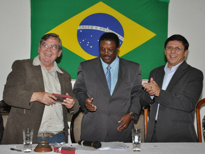 Cachoeirense Ausente N 1 de 2012  recebido e homenageado na cidade natal