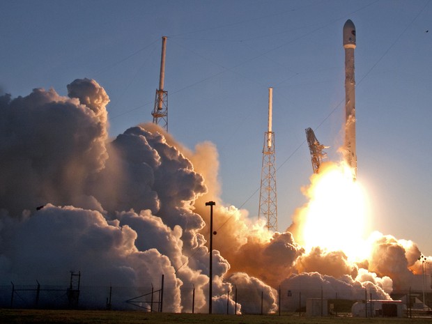 Foguete da SpaceX decola com observatrio climtico espacial