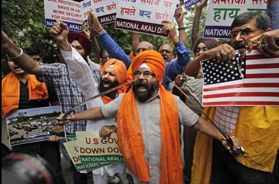 Sikhs protestam na ndia aps atirador matar 6 em templo nos EUA 