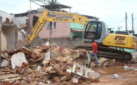 Defesa Civil libera casas no entorno do sobrado que explodiu