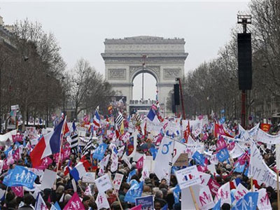 Milhares de pessoas protestam contra a unio homossexual em Paris
