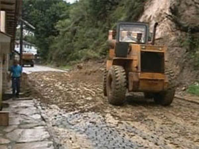 Deslizamentos de terra em 2 morros deixam Ouro Preto em ateno