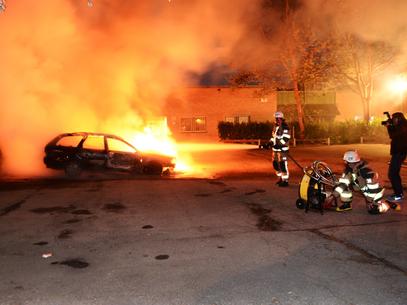 Em crise, capital sueca  palco de violncia pela 3 noite