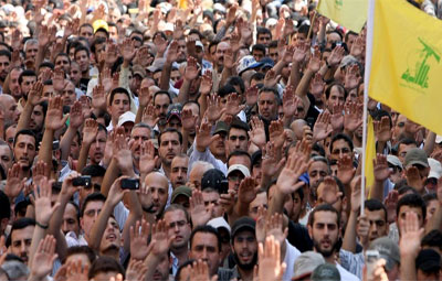 Tragdia - Milhares de pessoas assistem a funeral de 8 combatentes  - Centenas de libaneses simptic